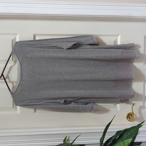 Belldini Women's Gray 3/4 Sleeve Tunic w/Raw Sheer Hem Size 2X Stud Front - Picture 5 of 8